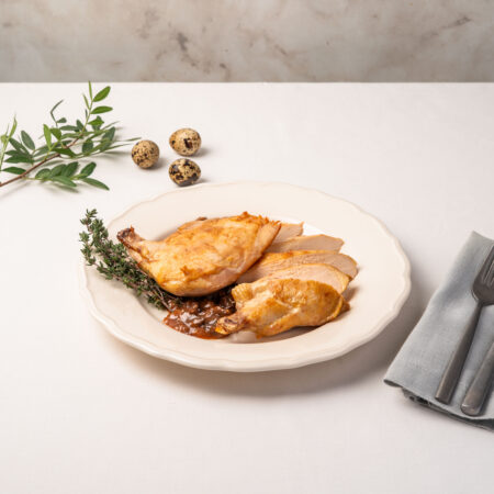 Kurczak kukurydziany supreme sous-vide podany z sosem coq au vin 2 szt.